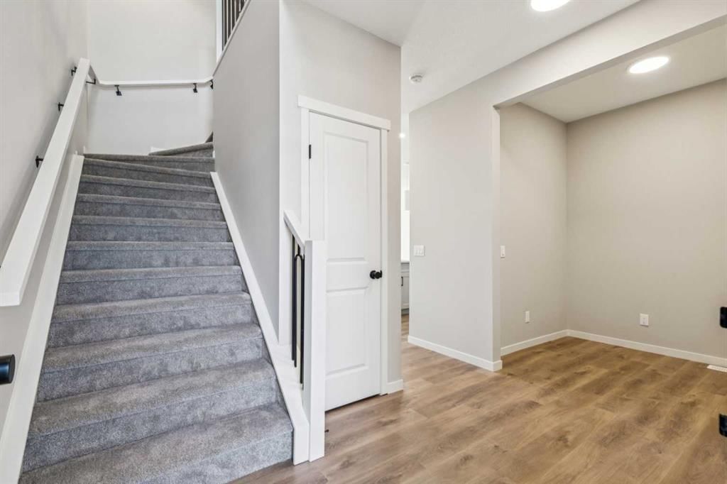 338 Hotchkiss Manor SE, Calgary — photo 2 of 37
