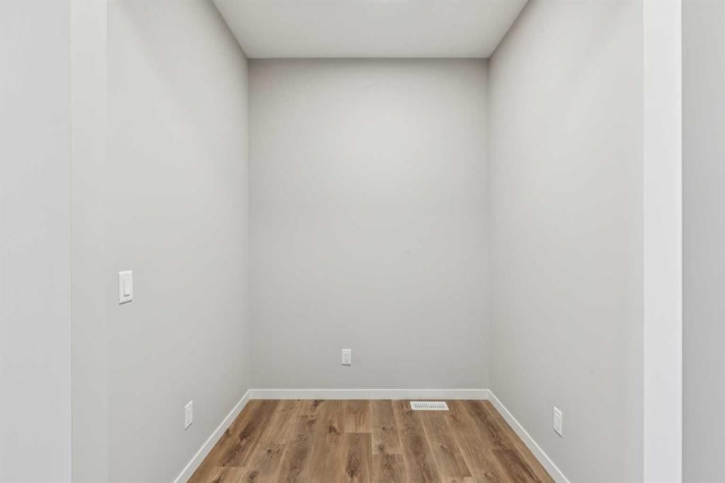 338 Hotchkiss Manor SE, Calgary — photo 4 of 37