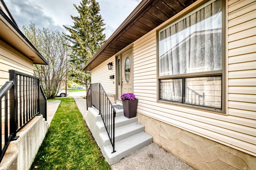 20 Woodbrook Close SW, Calgary — photo 3 of 37
