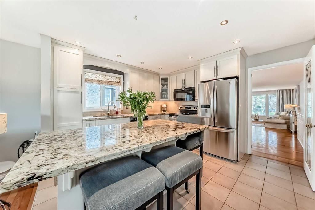20 Woodbrook Close SW, Calgary — photo 4 of 37