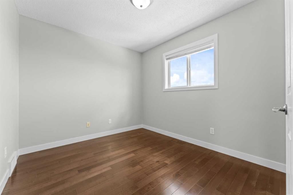 28 Panamount Lane NW, Calgary — photo 5 of 21