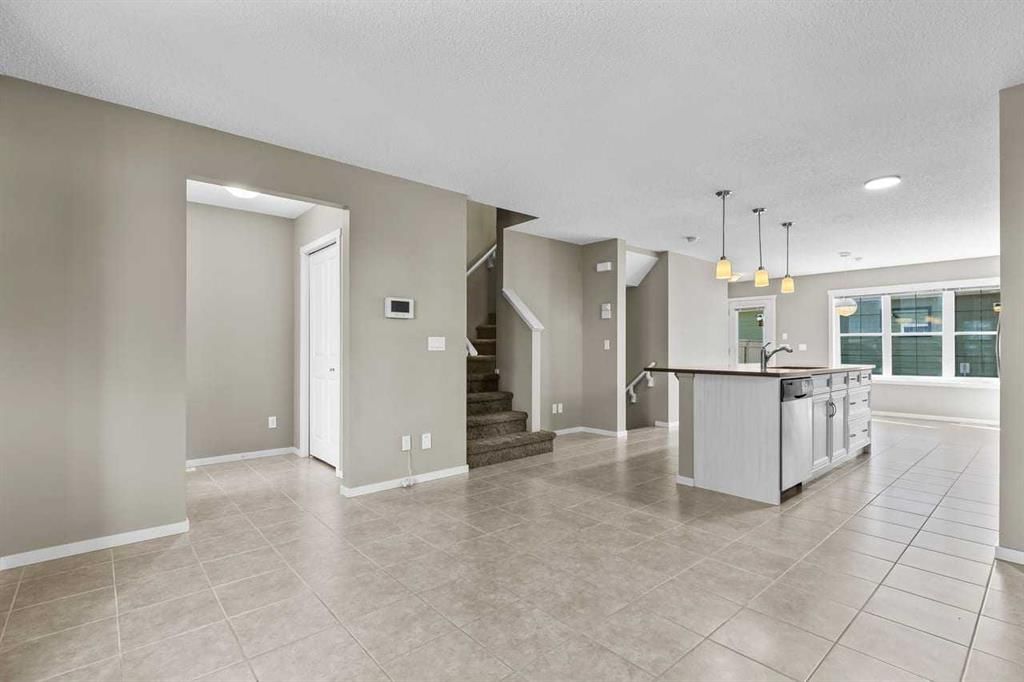 150 Mahogany Boulevard SE, Calgary — photo 4 of 43
