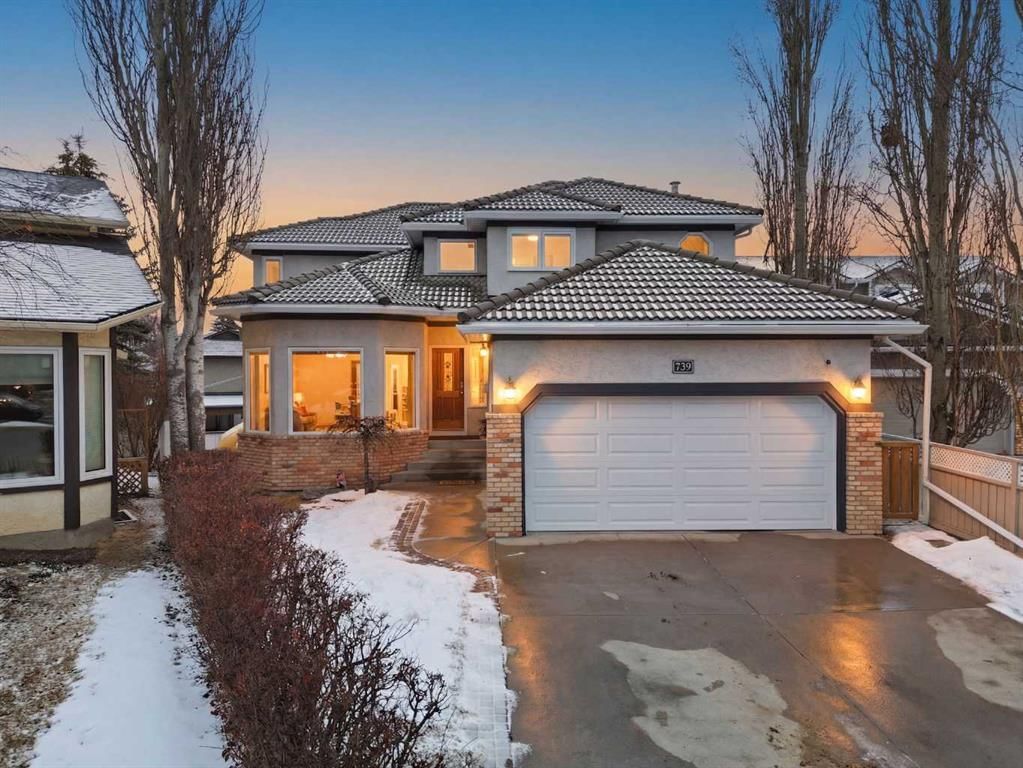 729 Woodbriar Place SW, Calgary — main listing photo