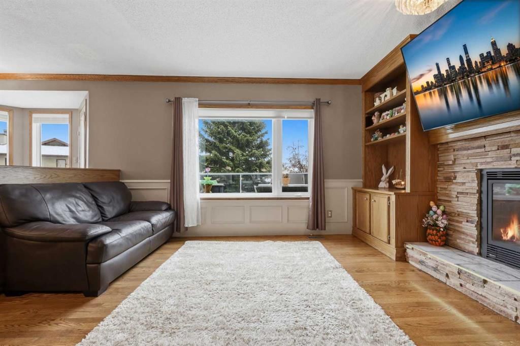 729 Woodbriar Place SW, Calgary — photo 4 of 41