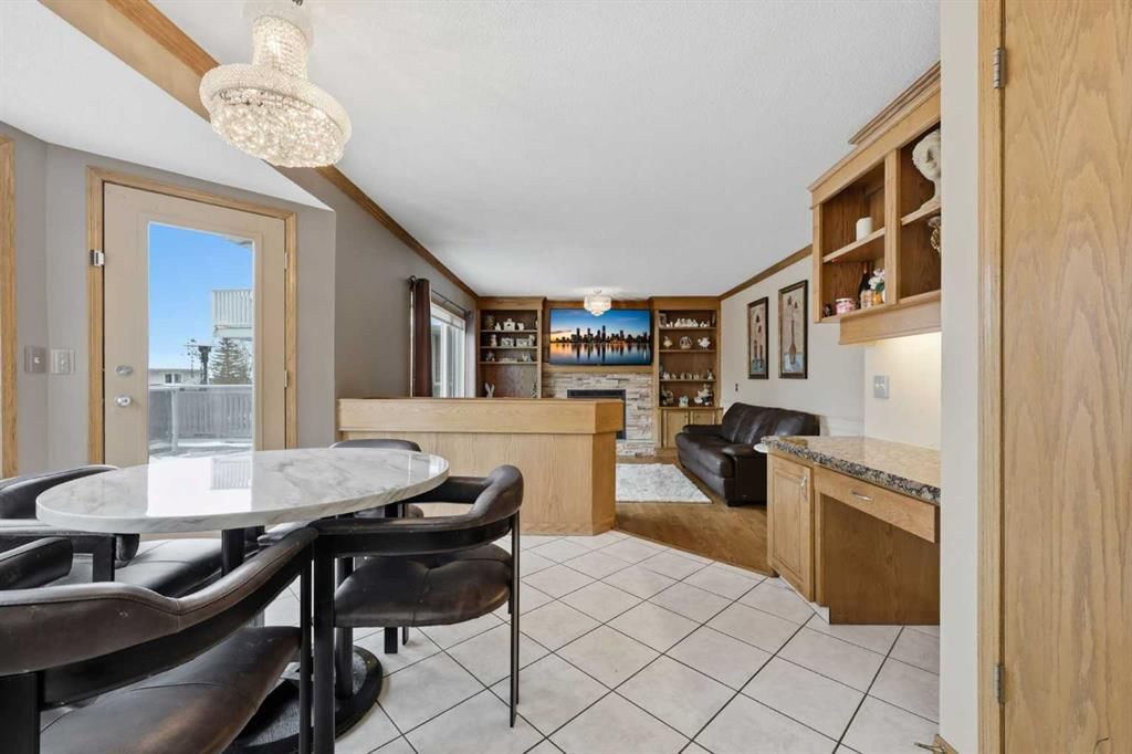 729 Woodbriar Place SW, Calgary — photo 5 of 41
