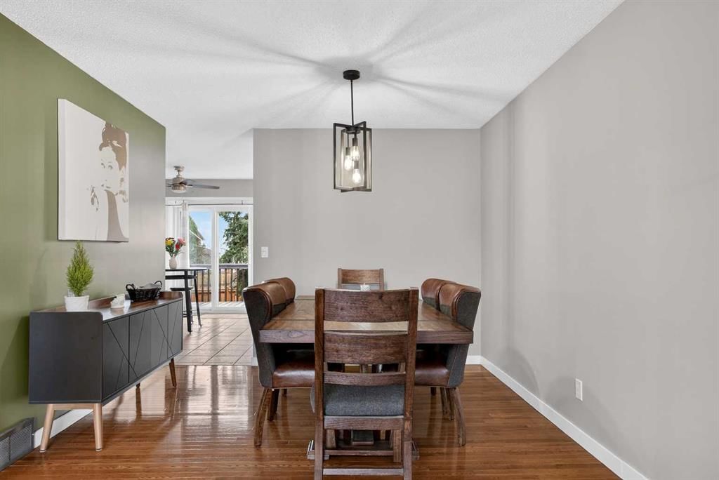 1480 Berkley Drive NW, Calgary — photo 4 of 39