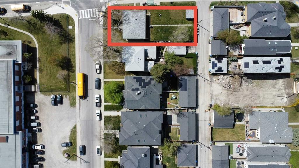 2048 38 Avenue SW, Calgary — photo 2 of 23