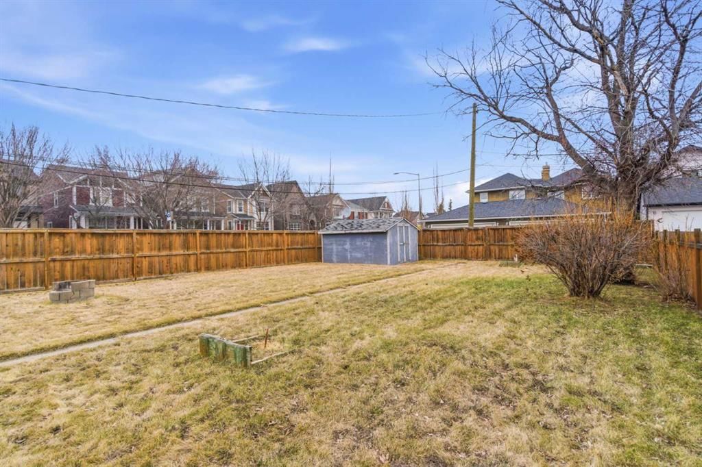 2048 38 Avenue SW, Calgary — photo 4 of 23