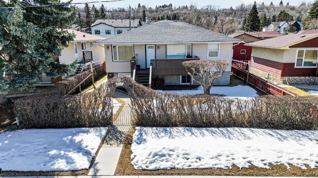 8715 36 Avenue NW, Calgary — main listing photo