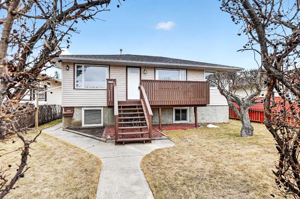 8715 36 Avenue NW, Calgary — photo 3 of 50