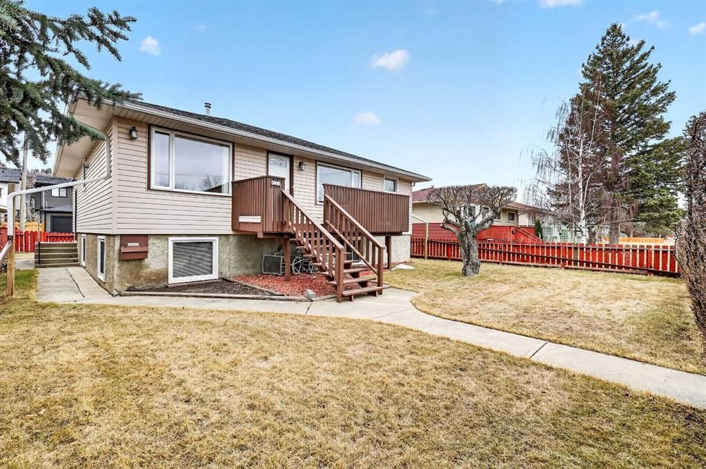 8715 36 Avenue NW, Calgary — photo 4 of 50