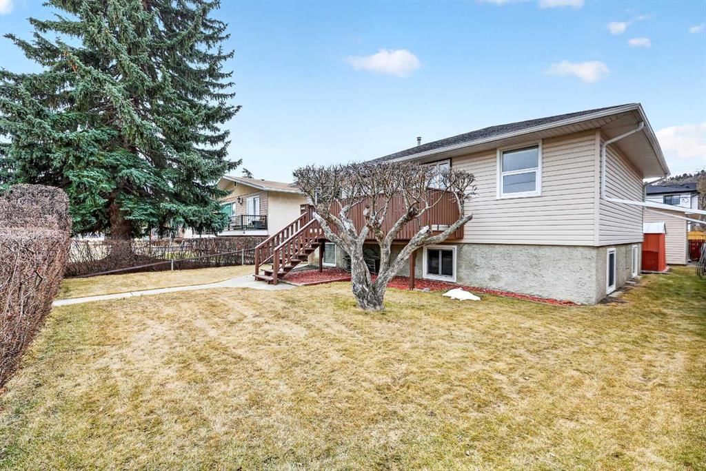 8715 36 Avenue NW, Calgary — photo 5 of 50
