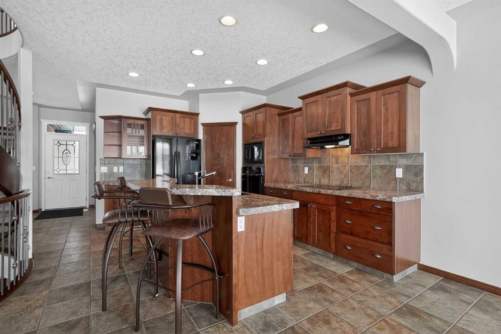 70 Panatella Circle NW, Calgary — photo 3 of 49