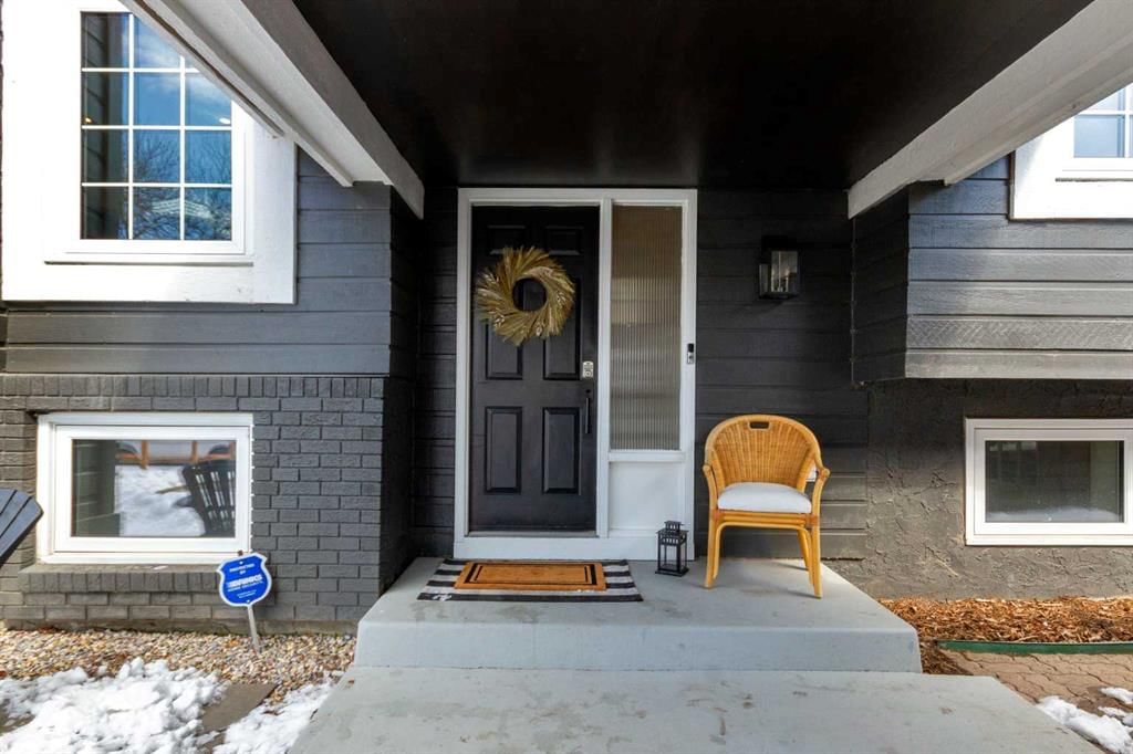 40 Deermont Road SE, Calgary — photo 3 of 38