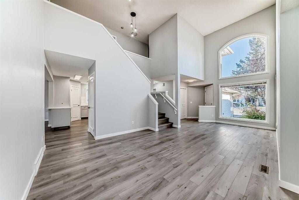 10134 Hidden Valley Drive NW, Calgary — photo 4 of 33
