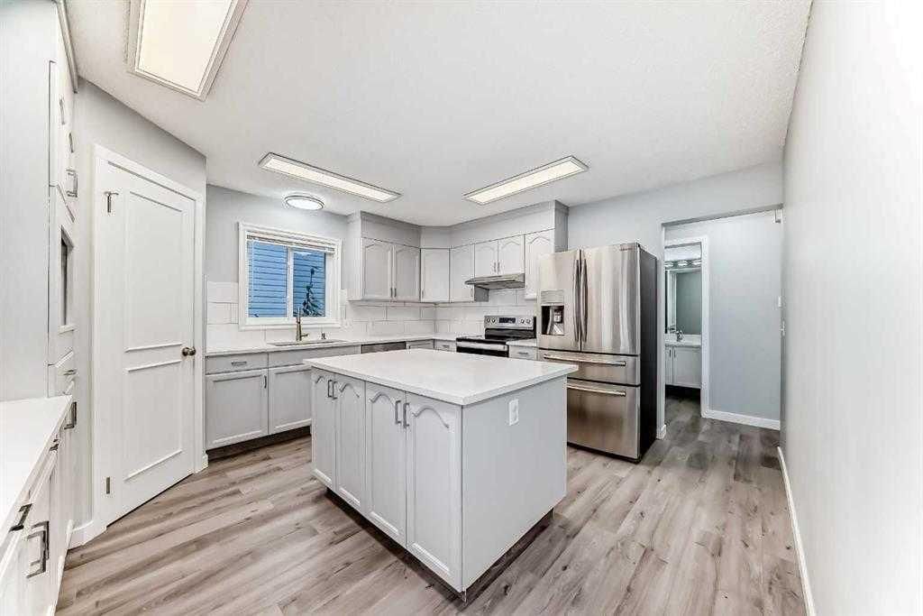 10134 Hidden Valley Drive NW, Calgary — photo 5 of 33