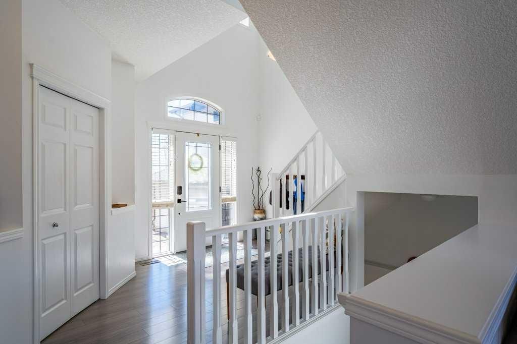 322 Rockyspring Circle NW, Calgary — photo 5 of 49