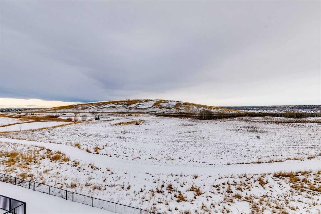 49 Walgrove Bay SE, Calgary — photo 3 of 4