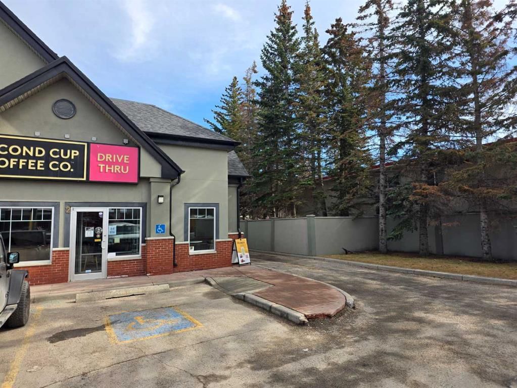 2803 17 Avenue SW, Calgary — main listing photo