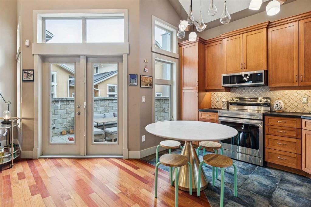 3009 Patricia Landing SW, Calgary — photo 5 of 23
