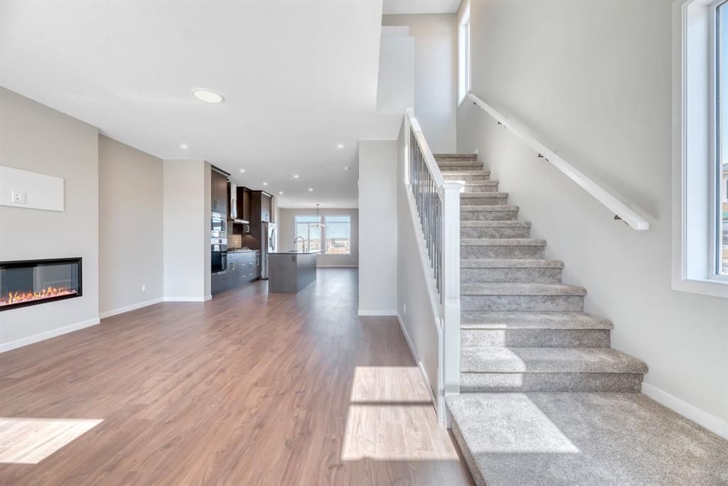 130 Royston Park NW, Calgary — photo 2 of 42
