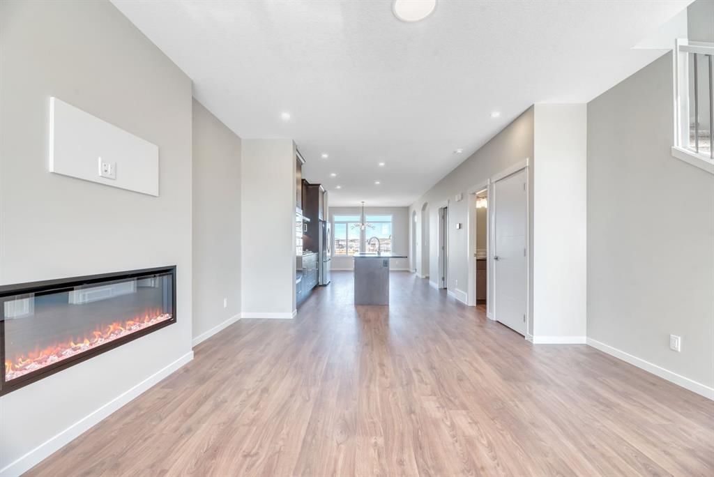130 Royston Park NW, Calgary — photo 5 of 42