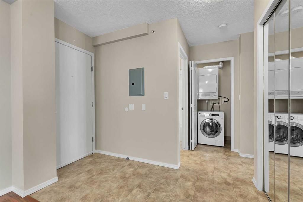 1518, 1111 6 Avenue SW, Calgary — photo 4 of 38