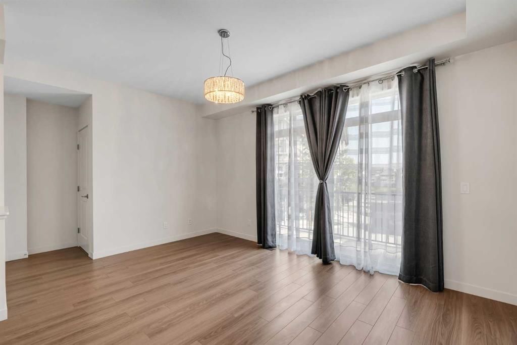 958 Sherwood Boulevard NW, Calgary — photo 5 of 28