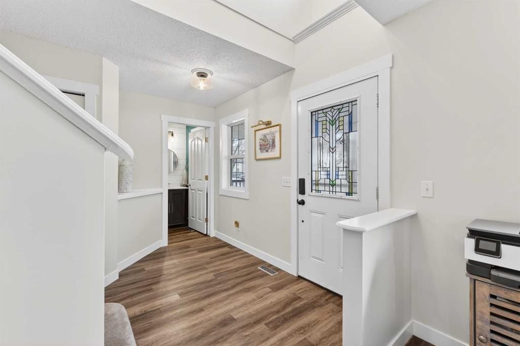60 Inverness Drive SE, Calgary — photo 4 of 50