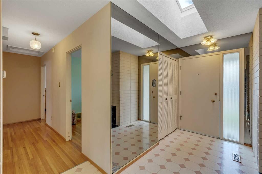 10823 Maplecreek Drive SE, Calgary — photo 2 of 39
