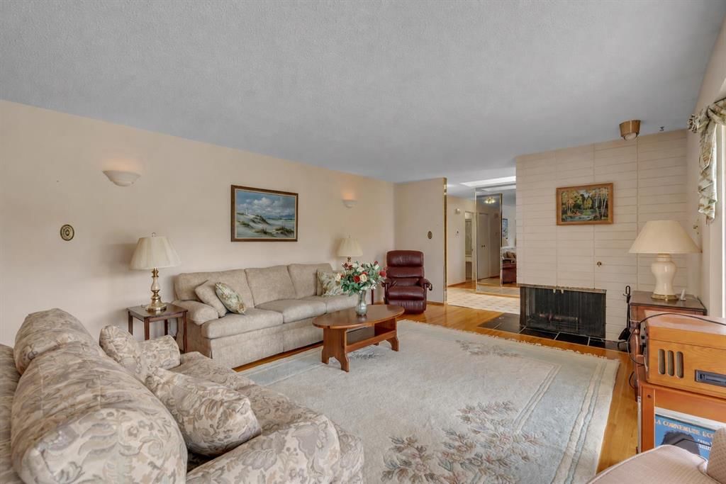 10823 Maplecreek Drive SE, Calgary — photo 4 of 39