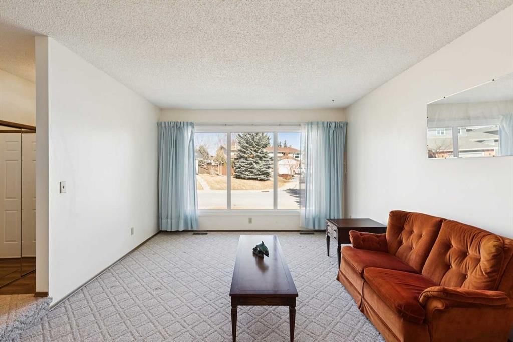 2627 126 Avenue SW, Calgary — photo 3 of 43