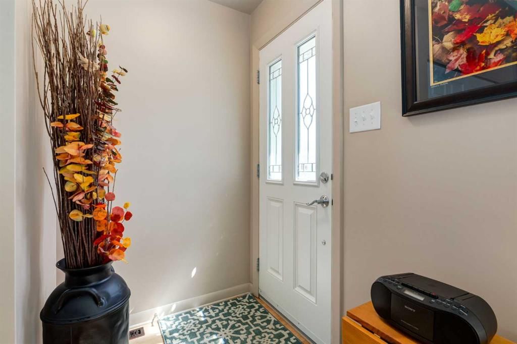 24 Hobart Road SW, Calgary — photo 3 of 49
