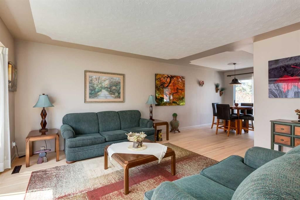 24 Hobart Road SW, Calgary — photo 4 of 49