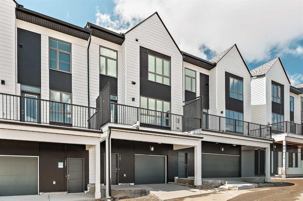 717 Sovereign Common SW, Calgary — main listing photo