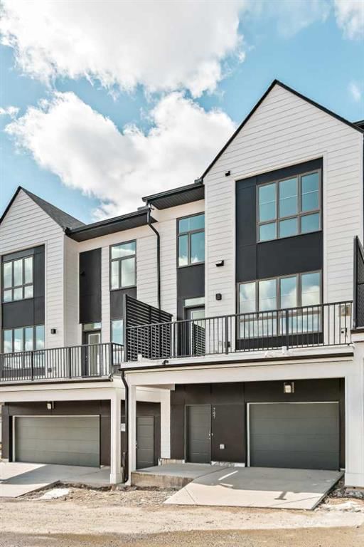 717 Sovereign Common SW, Calgary — photo 2 of 41