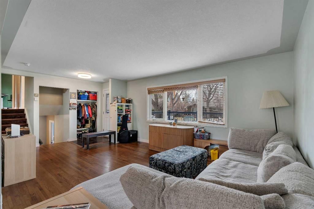 3116 Brentwood Boulevard NW, Calgary — photo 3 of 30