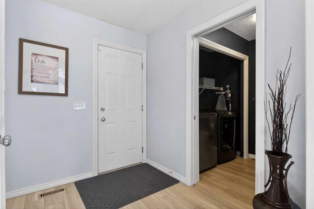 216 Royal Crest View NW, Calgary — photo 3 of 36