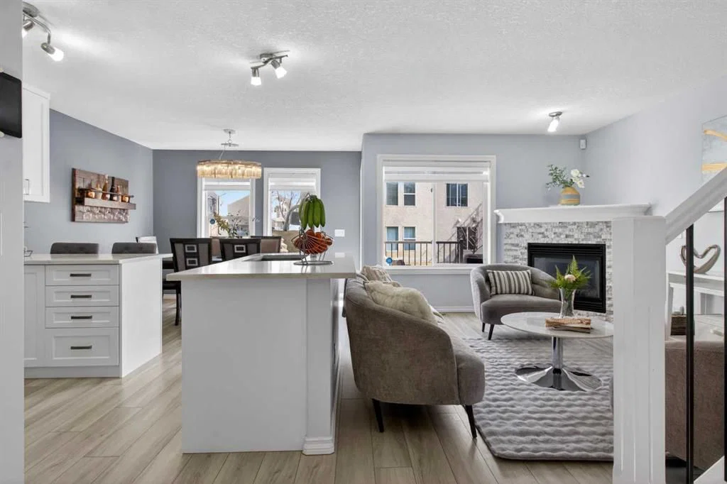 216 Royal Crest View NW, Calgary — photo 4 of 36