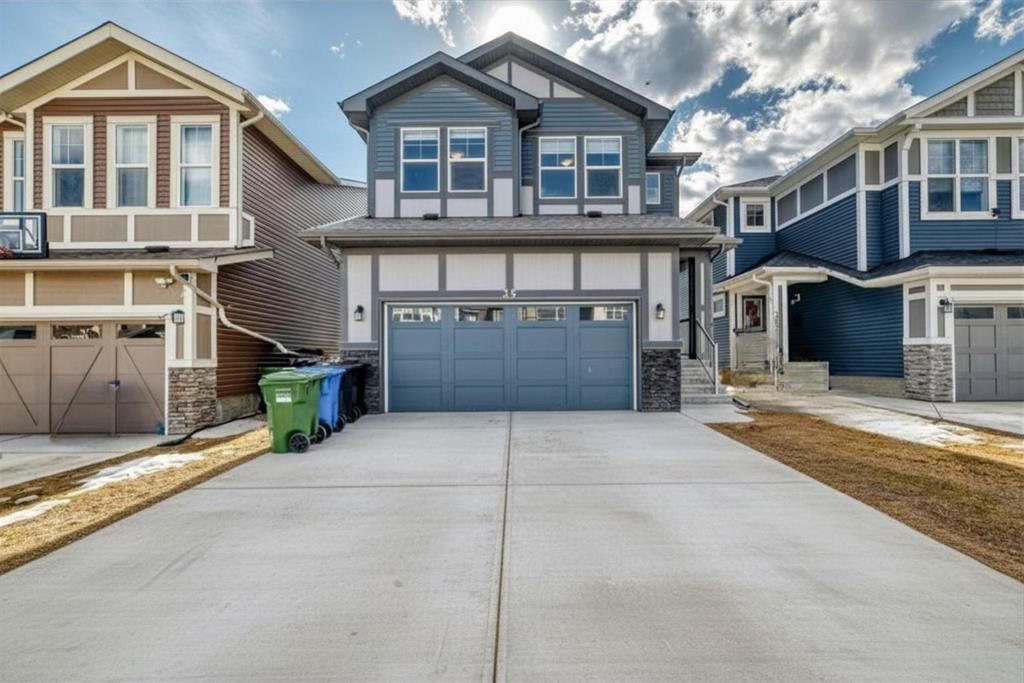 35 Lucas Terrace NW, Calgary — main listing photo