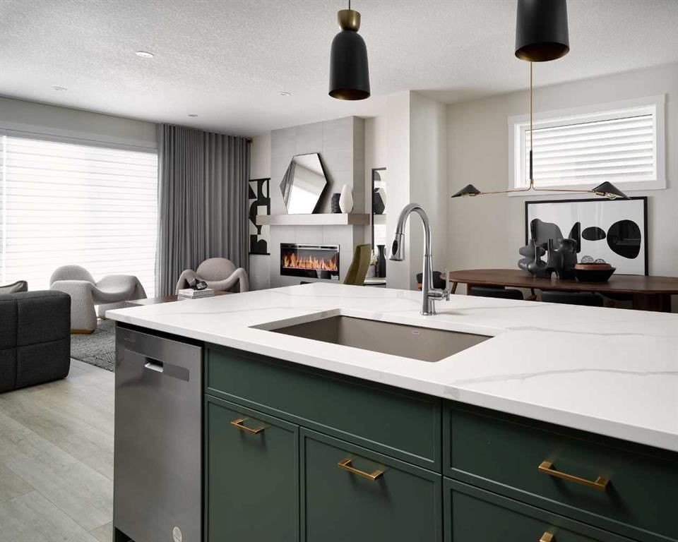 124 Royston Gardens NW, Calgary — photo 5 of 21