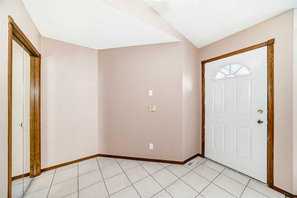 37 Arbour Wood Place NW, Calgary — photo 4 of 40