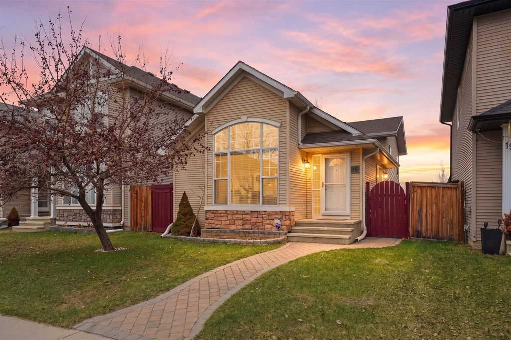 15 Cranberry Square SE, Calgary — main listing photo