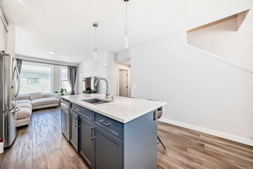 172 Rowmont Boulevard NW, Calgary — photo 5 of 50