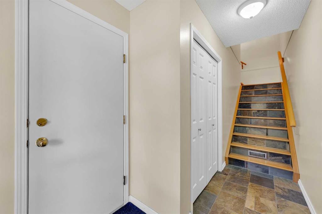 362 Regal Park NE, Calgary — photo 2 of 39