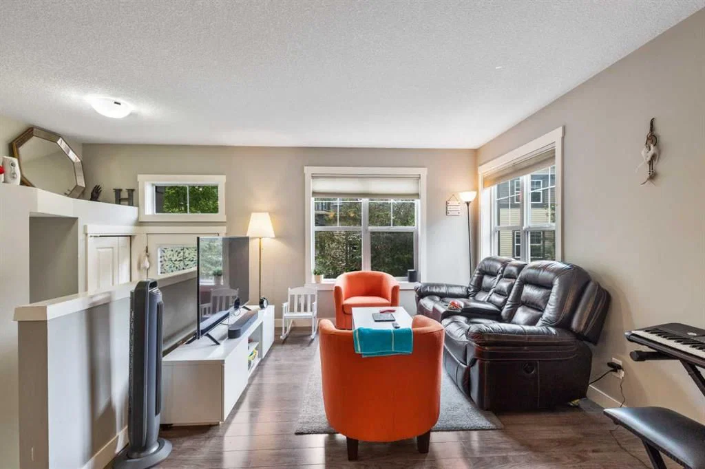 319 Mckenzie Towne Square SE, Calgary — photo 4 of 40