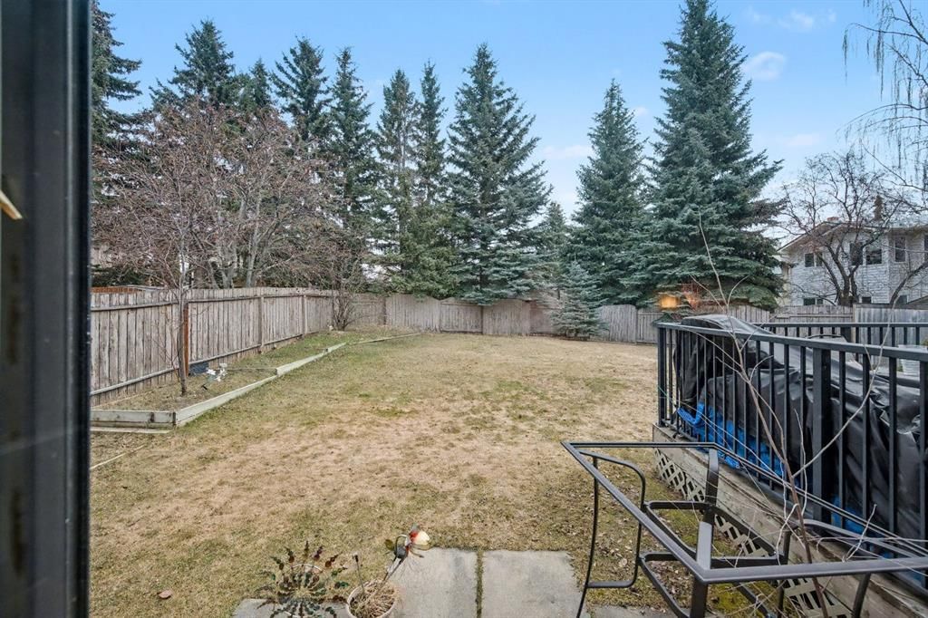 983 Woodbine Boulevard SW, Calgary — photo 2 of 44