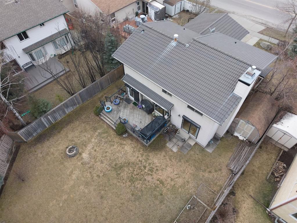 983 Woodbine Boulevard SW, Calgary — photo 3 of 44
