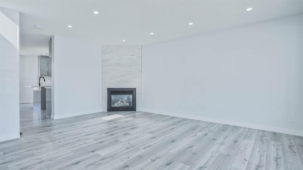 74 Country Hills Crescent NW, Calgary — photo 3 of 32