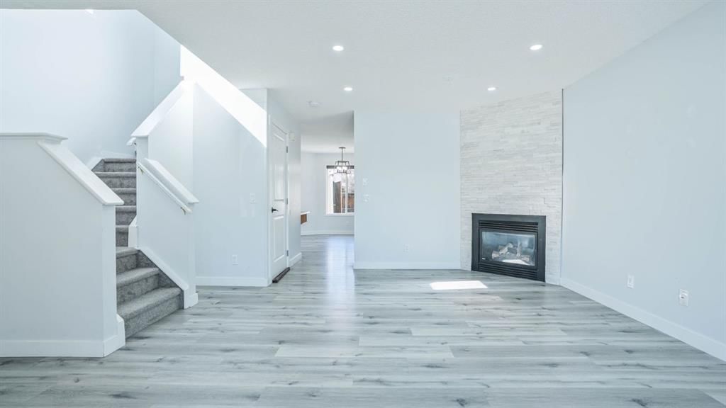 74 Country Hills Crescent NW, Calgary — photo 4 of 32